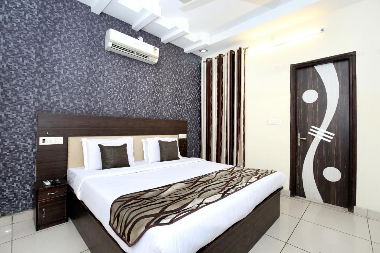 Oyo 11844 Silver Star Bathinda Luaran gambar