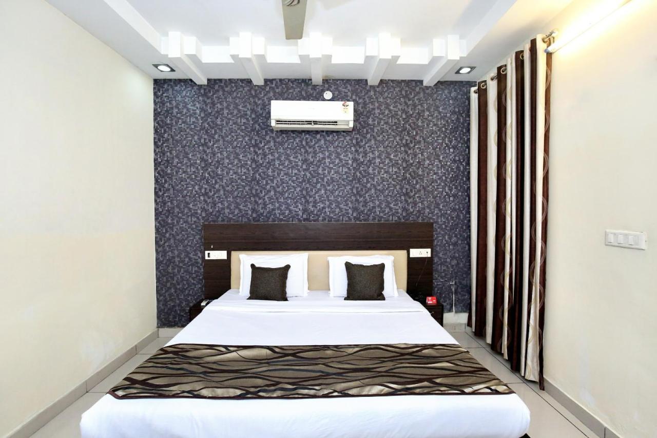 Oyo 11844 Silver Star Bathinda Luaran gambar